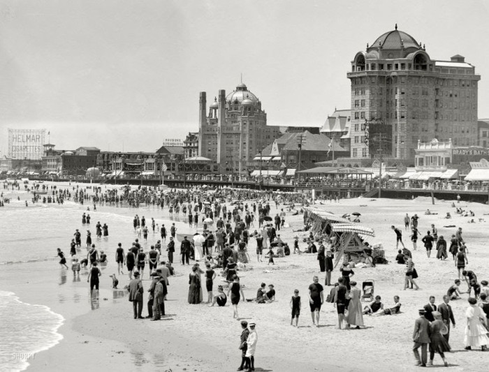 05-The-beach-in-Atlantic-City-1915