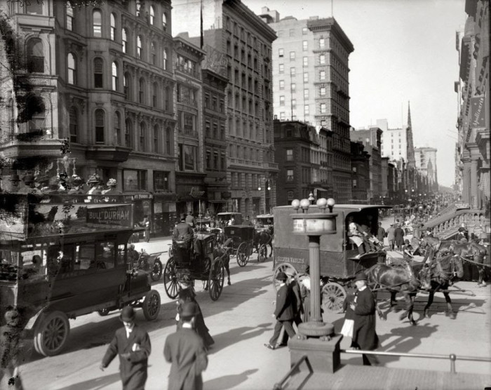 12-Corner-of-Fifth-Avenue-and-42nd-Street-New-York-1910