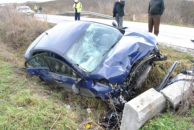 A murit aseară lângă Sebiș la 41 de ani A intrat cu mașina într un