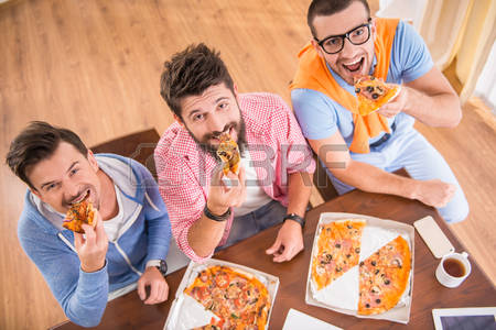 45656032-businessmen-in-casual-style-use-computers-in-office-and-eat-pizza