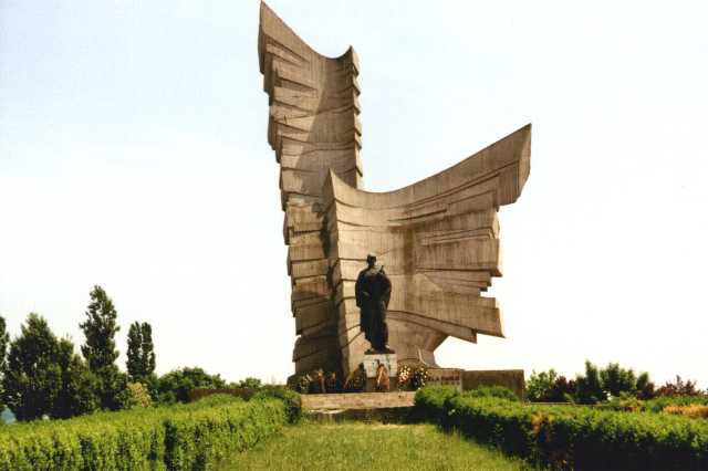 monumentul eroilor de la paulis