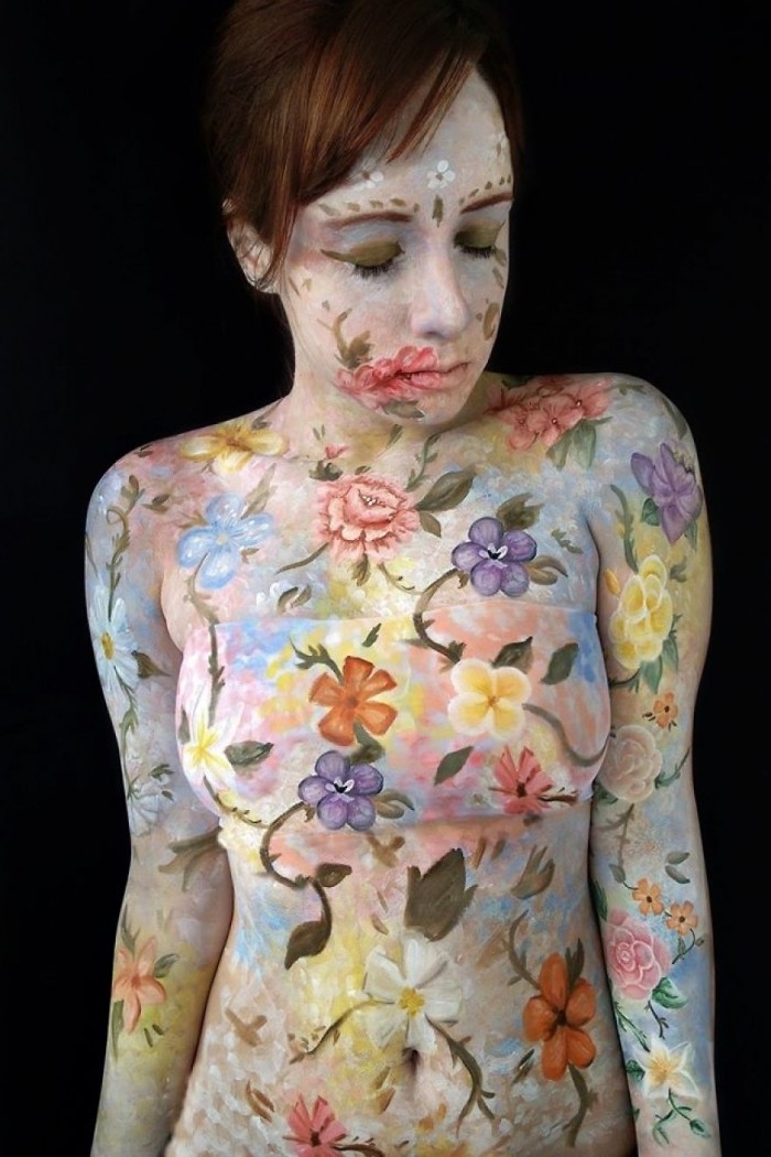 Brazilian-artist-makes-body-paint-herself3__880