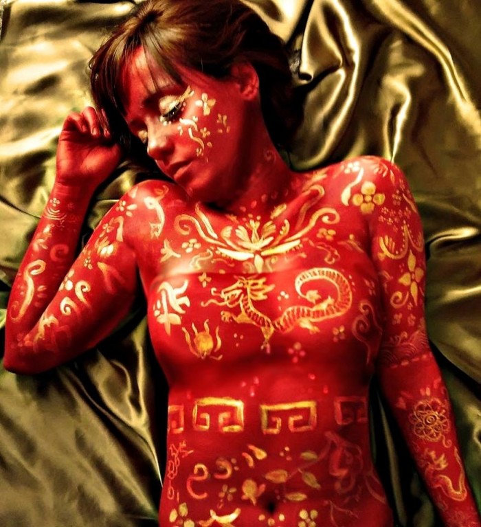 Brazilian-artist-makes-body-paint-herself5__880