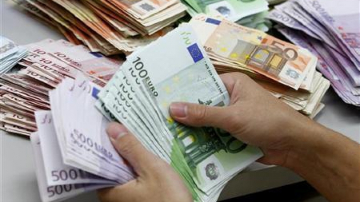 dna 900000 de euro mita pentru elena udrea adusi intro geanta la minister 0