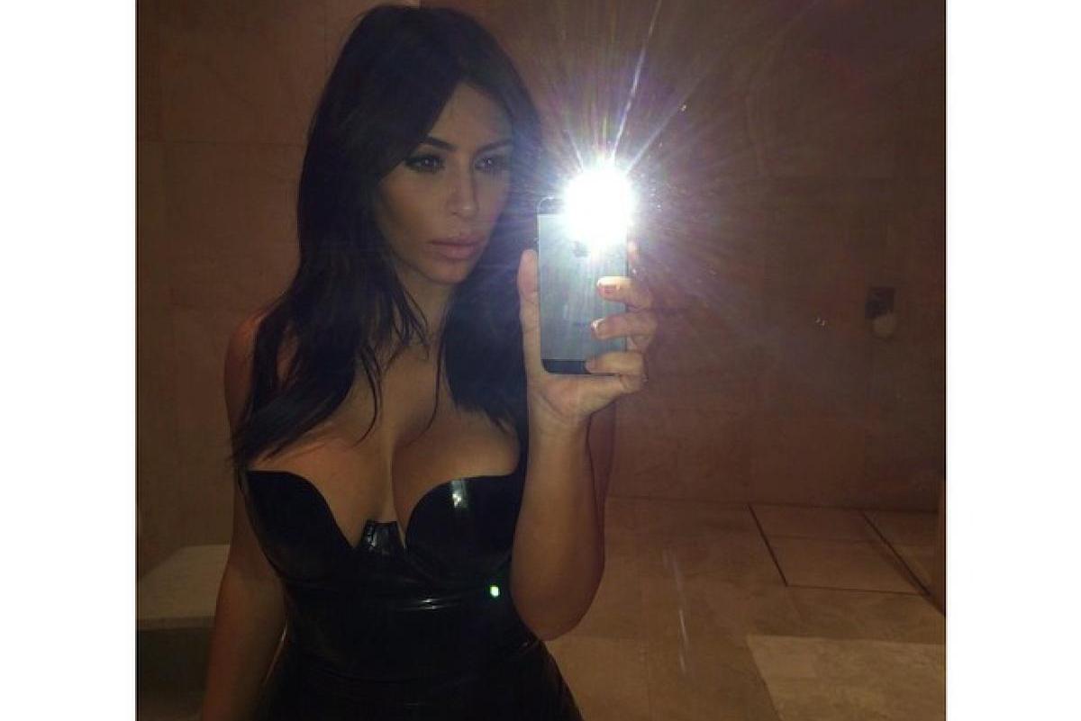 kim-kardashian-selfie
