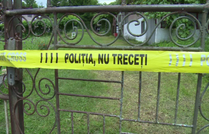 Zguduitoare tragedie într-o localitate din Arad. Sonia, o fetiță de doar 2 ani și patru luni, a murit la joacă, spânzurată în propria glugă agățată de gard