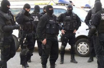 La o zi după perchezițiile de la Ineu, polițiștii au luat cu asalt Primăria Șicula