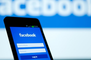 Facebook a lăsat pe mai mulți producători importanți de smartphone uri să ne spioneze