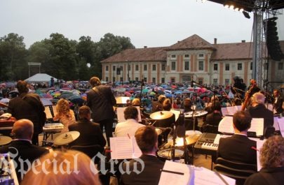 „Rock Evergreen Simfonic în Cetatea Aradului” vs. „Vreme urâtă și ploaie”. Scor: 1 la 1 | Galerie foto