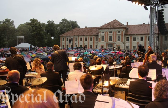 „Rock Evergreen Simfonic în Cetatea Aradului” vs. „Vreme urâtă și ploaie”. Scor: 1 la 1 | Galerie foto