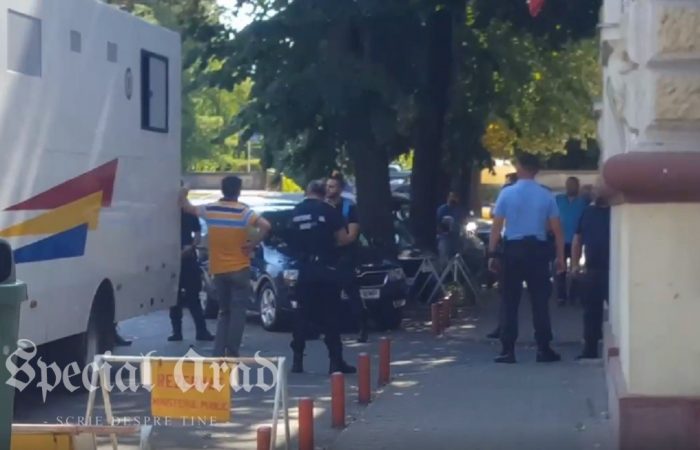 Jefuitorii de seifuri au fost duși în fața judecătorilor | Video