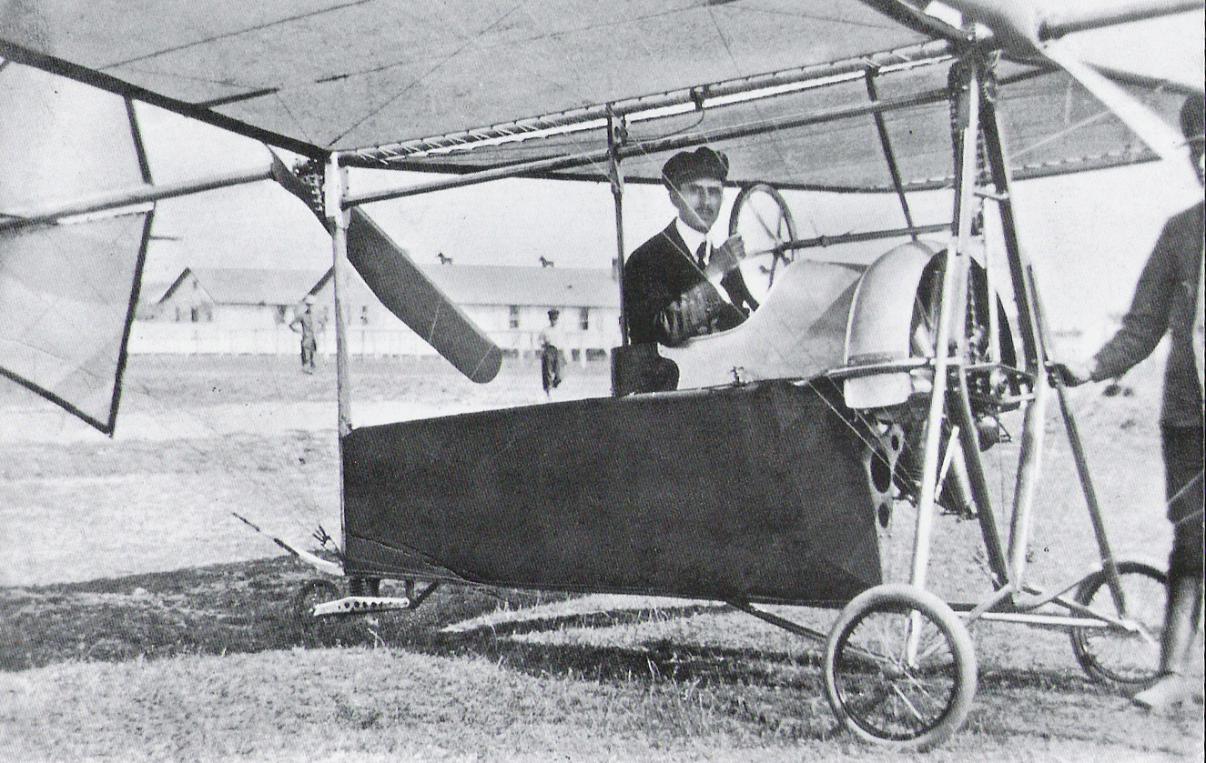 4. Aurel Vlaicu în aparatul model 1911