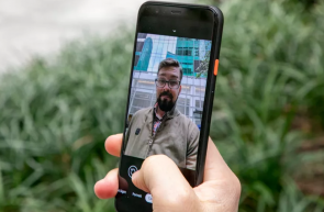 Cu Android 12 veți putea controla smartphone ul prin mișcări faciale