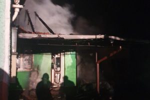 casa flacari incendiu pompieri