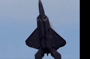 US military aircraft F 22 captura video