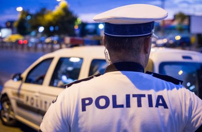 Cum vrea IPJ Arad să crească siguranța în școlile din județ: profesori de serviciu monitorizați de polițiști, controale cu echipaje canine și cooptarea părinţilor