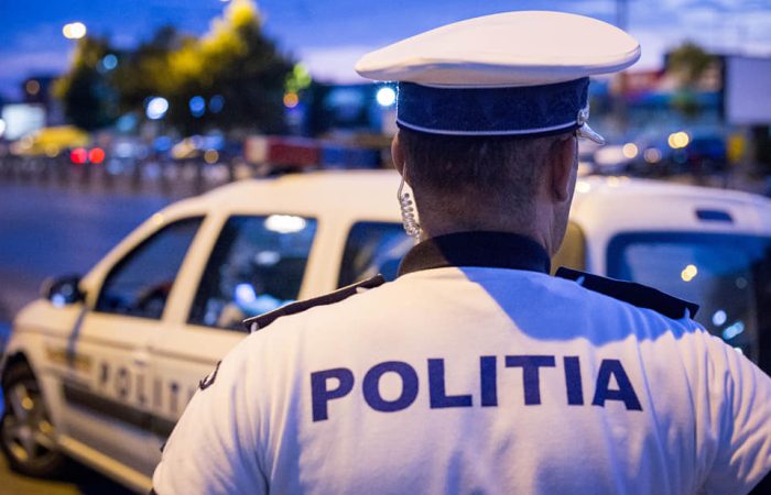 Cum vrea IPJ Arad să crească siguranța în școlile din județ: profesori de serviciu monitorizați de polițiști, controale cu echipaje canine și cooptarea părinţilor