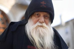 a murit parintele iulian duhovnicul schitului romanesc prodromu din sfantul munte 247002
