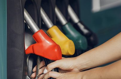 Motorina, sub 10 lei la Petrom după reducerea accizei. România rămâne printre țările cu prețuri ridicate