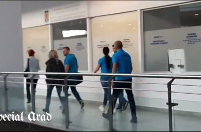 polițiști DGA „Permise și Înmatriculări” din Arad