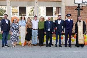 Început de an școlar cu trei de P Politicieni, Preoți și Polițiști