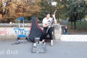 profesoara de muzica din Ucraina canta pentru a multumi romanilor pentru ajutor