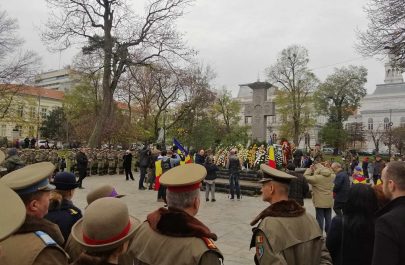 1 decembrie ziua româniei depunere coroane parcul eminescu arad
