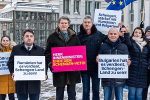 Vlad Botoș, împreună cu colegii din USR, cere Austriei, la Viena, să renunțe la veto-ul cu privire la aderarea României la Schengen (P)