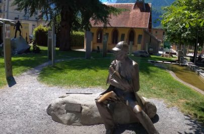 statuie sherlock holmes in meringen captură video Swiss Sights