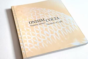catalogul expoziției Onisim Colta – Nașterea Luminii
