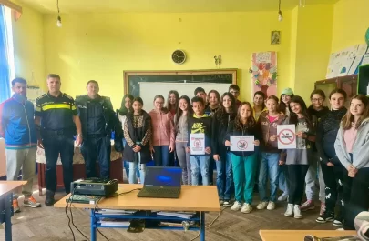 Activitate de prevenție a polițiștilor cu elevii din Pleșcuța, despre bullying și riscurile consumului de droguri (2)