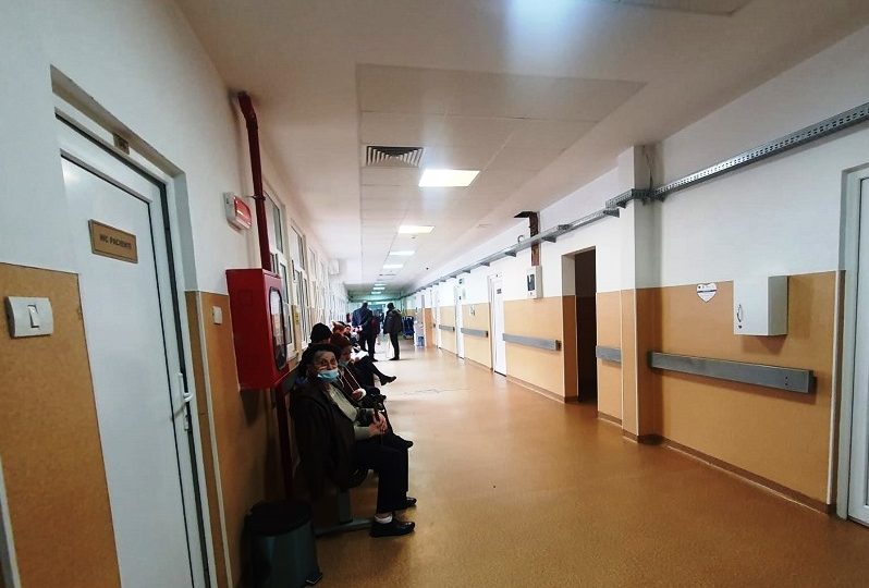 Peste 600 de Posturi Vacante în Diverse Secții Critice