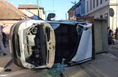Accident cu o persoană încarcerată, pe str Preparandiei (2)