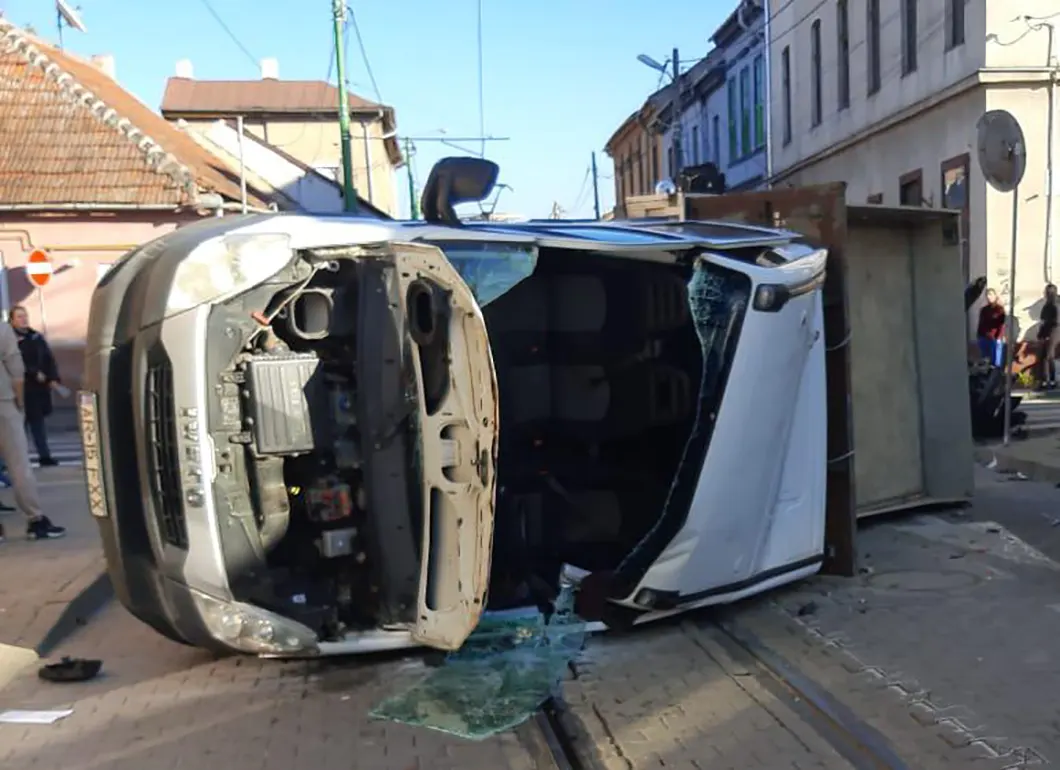 Accident cu o persoană încarcerată, pe str Preparandiei (2)