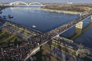 PROTESTE NOVI SAD DUNARE POD STUDENTI