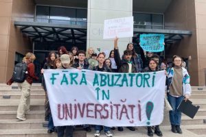 STUDENTII BOICOTEAZA PRICOPIE