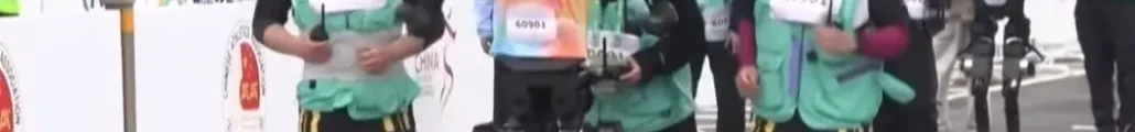 Roboții au pierdut împotriva oamenilor la un semimaraton demonstrativ din China