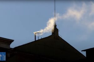 FUM ALB LA VATICAN PAPA CONCLAV