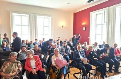 Învățătorii Autoportretul unei generații Lavinia Betea lansare Arad (2)