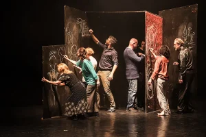 Seniorii arădeni, invitați să danseze pe scena teatrului la Festivalul Internațional de Teatru Nou - Empty Floor