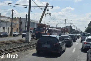 Tramvai deraiat în Micălaca, pe Calea Radnei.webp