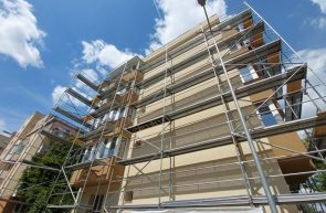 BLOC ANVELOPAT ARAD