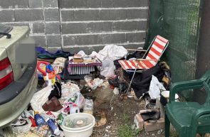 mașină abandonată