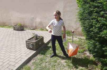 Fetiță la Sosire