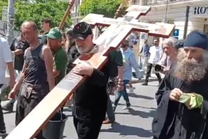 Gigi Becali a dat cu agheasmă și tămâie după marșul LGBT