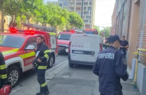 Un lift cu trei oameni, printre care un copil de 1 an, s-a prăbusit mai multe etaje la Timișoara