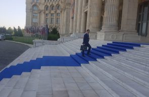 ei cu ei