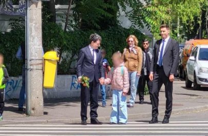 nicusor dan duce copilul la scoala cu sppistul