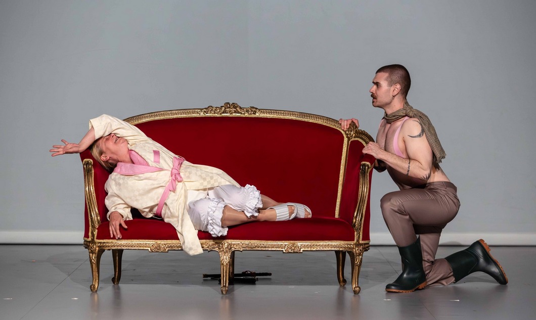 premieră Teatrul Clasic Ioan Slavici Înainte de potop sau Noi să fim sănătoși (8)