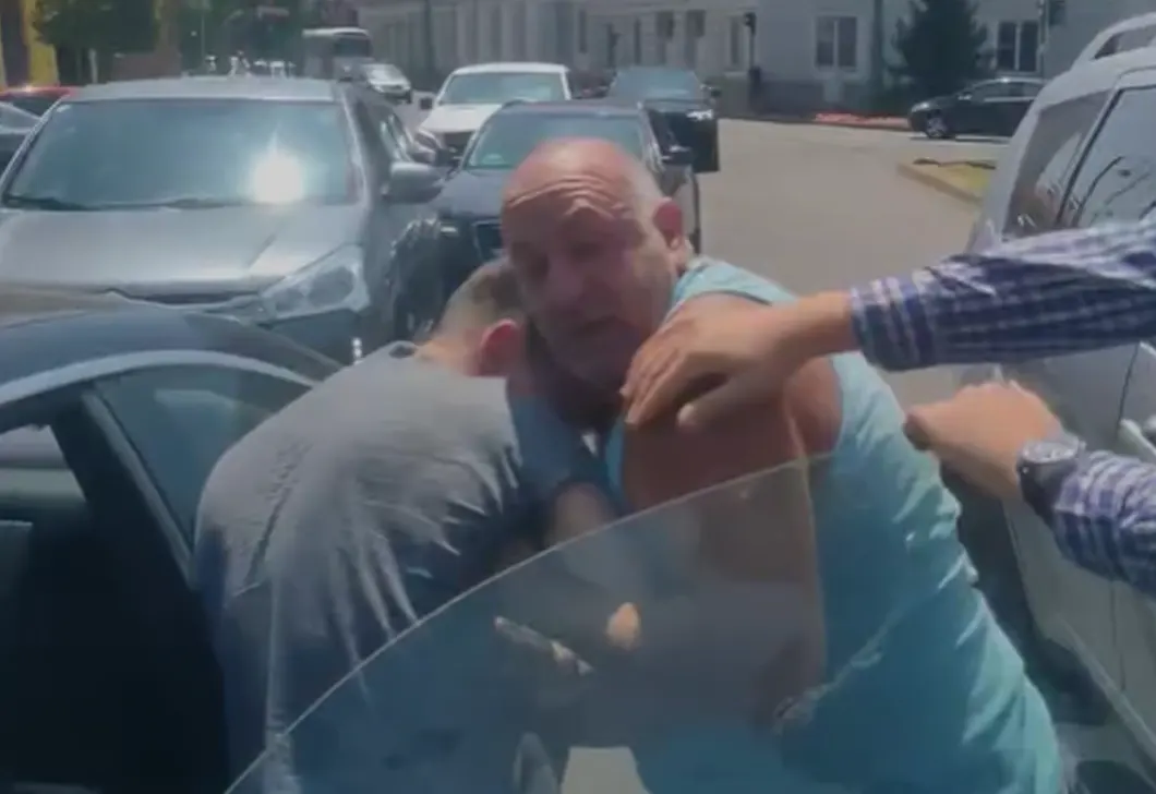 șofer trafic violență arad bătaie - captură video AradTraffic / Facebook